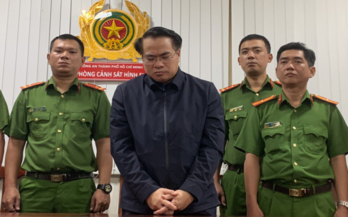 Cựu cục trưởng đăng kiểm Đặng Việt Hà bị cáo buộc nhận hối lộ 40 tỷ đồng