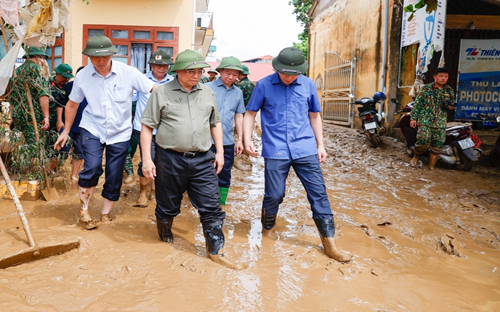 Thủ tướng thị sát, chỉ đạo ứng phó, khắc phục hậu quả mưa lũ tại Yên Bái