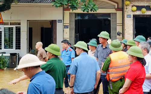 Phó Chủ tịch Thường trực UBND tỉnh Nguyễn Thế Phước kiểm tra công tác phòng, chống thiên tai tại thành phố Yên Bái